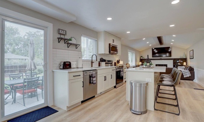 Littleton Casa | Modern 5 BR - Large Yard + BBQ + Kid's Playhouse + Game Room + Great WiFi