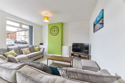 Blyth Casa | Modern 5BR Contractor Stay - Family & Business - Parking