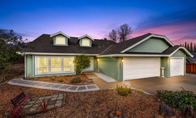 Cameron Park Casa | Modern 5BR in Cameron Park Lake