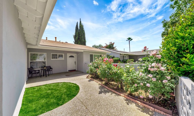 West Hills Casa | Modern 5BR with 2 King Beds, Huge Yard & Jacuzzi!