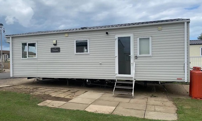 Winestead Casa | Modern 6 berth caravan at Sand le Mere Park, Yorkshire ref 71002D