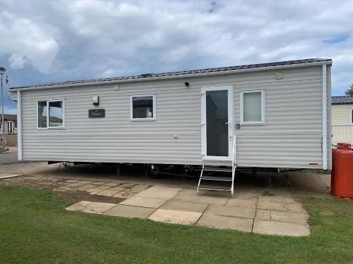 Winestead Otro | Modern 6 Berth Caravan At Sand Le Mere Park, Yorkshire Ref 71002D