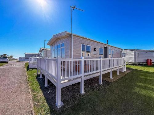 Pakefield Otro | Modern 6 Berth Caravan With Free Wifi Nearby Pakefield Beach Ref 68028Cr