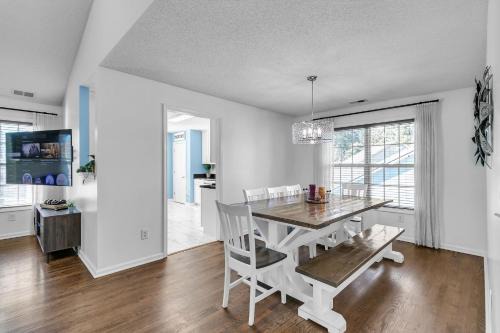 Cartersville Casa | Modern 6BR Haven with Playroom, Gym & Deck! home