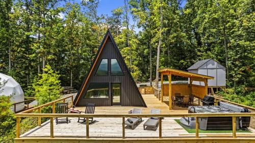 Hartford Chalet De Esquí | Modern A-Frame Cabin with Breathtaking Views of the Smoky Mountains, Perfect for Families or Groups