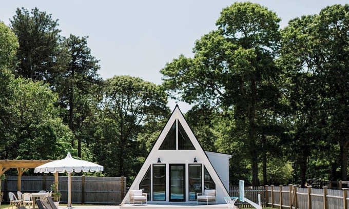 Brewster Cabaña | Modern A-Frame cottage with Pool set on a Horse Farm. 5 minutes from the beach!