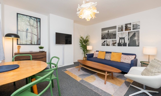 Severn Beach Casa | Modern | All Mod Cons | IPTV| BBQ | Sleeps 8