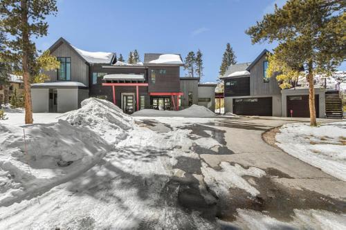 The Highlands Casa | Modern Alpine Escape