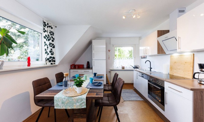 Hilchenbach Apartamento | Modern and beautifully situated top floor apartment (80 sqm)