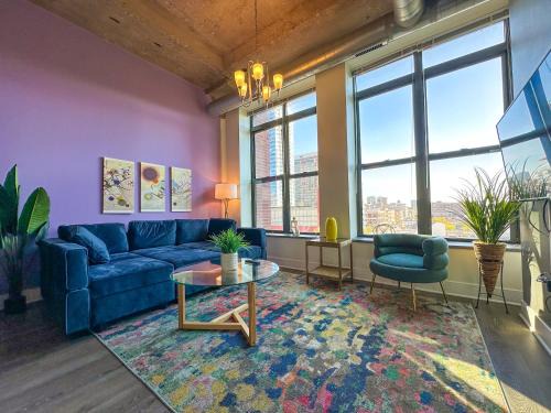 Near South Side Apartamento | Modern and Bright 2BR on Michigan Ave with Optional Parking and Gym Access Near Soldier Field & Grant Park