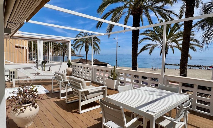 Aguadulce Apartamento | Precioso apartamento en 1a linea de playa!