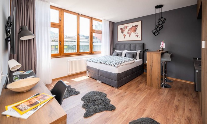 Old Town Apartamento | Modern and Bright Studio - Main Street