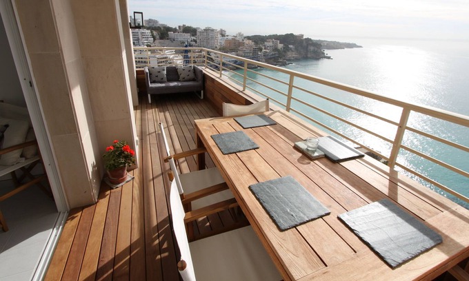 La Bonanova Apartamento | Apartamento moderno y luminoso de dos dormitorios con impresionantes vistas