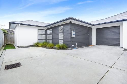 Te Rapa Casa | Modern and Central with 2 Ensuites -By KOSH BNB