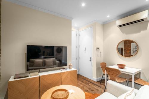 Upper East Side Apartamento | Modern and Charming 3BR 1BA Steps from Central Park