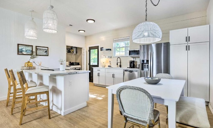 Gulfport Casa | Modern and Chic Gulfport Escape Walk to Beach!