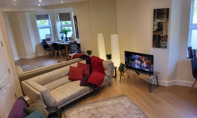 Stockcross Apartamento | Modern and Classy 2 bedroom Flat, Free parking