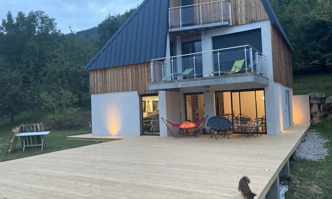 Gesties Chalet De Esquí | chalet moderno y confortable, con impresionantes vistas de los Pirineos Ariege