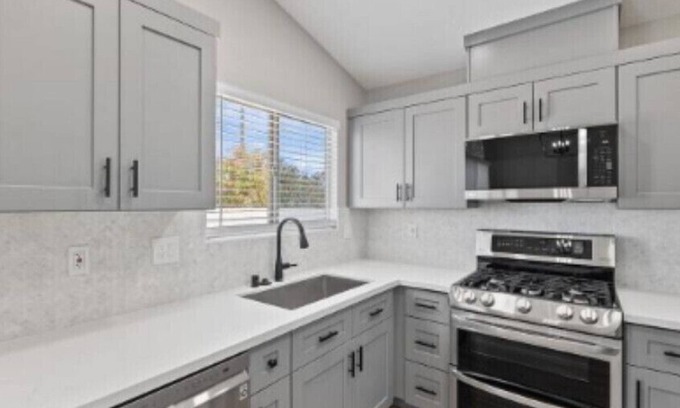 Las Vegas Casa | Modern and Cozy 2-Bedroom Home in Vibrant Las Vegas, Nevada!