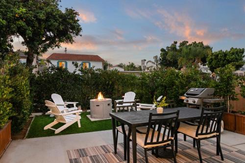 Crown Point Casa | Modern and Cozy in PB with Patio and Firepit