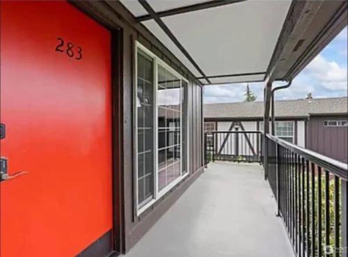 SeaTac Apartamento | Modern and elegant condominium
