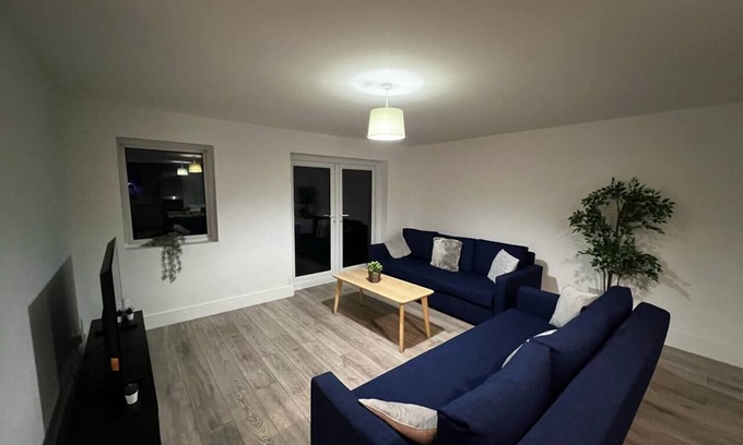 Chalton Casa | Modern and Elegant House in Luton