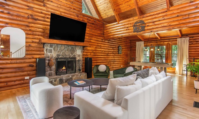 Cumming Cabina | Modern and Luxurious Cabin Retreat, 5 minutes from Cumming City Center