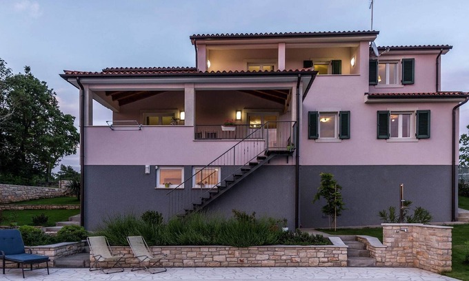 Jakovici Cabaña | Lujosa casa de vacaciones con piscina en Tinjan
