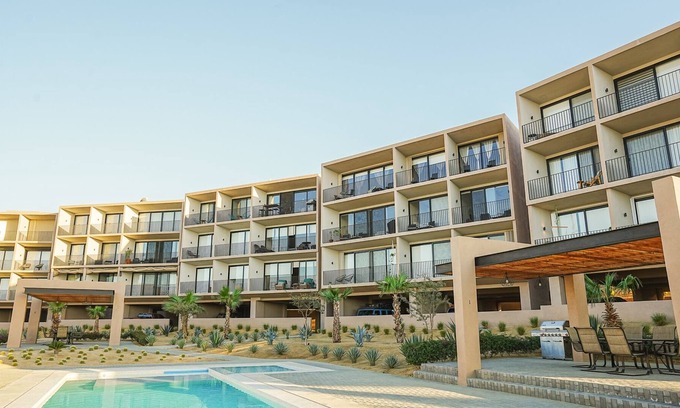 Libertad Apartamento | Modern and spacious condo with 3 balconies