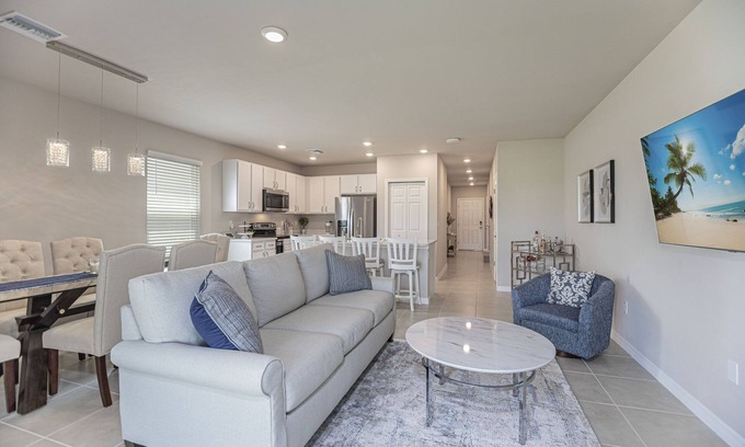 Naples Casa | Modern and Spacious 3 bedroom Townhome