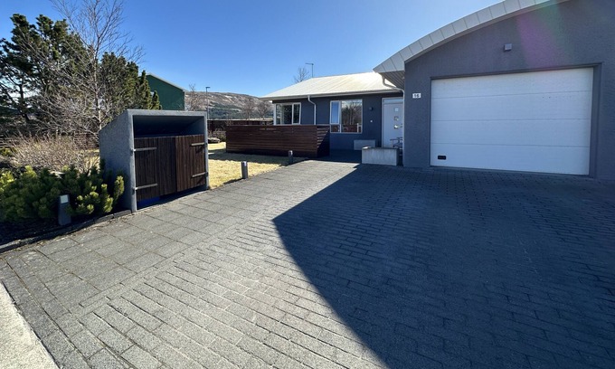 Laugardalur Casa | Modern and spacious 4br house in Reykjavik, with Hot Tub.