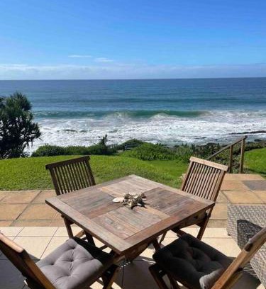 Shaka's Rock Apartamento | Modern and Stylish beach pad with Stunning Ocean View
