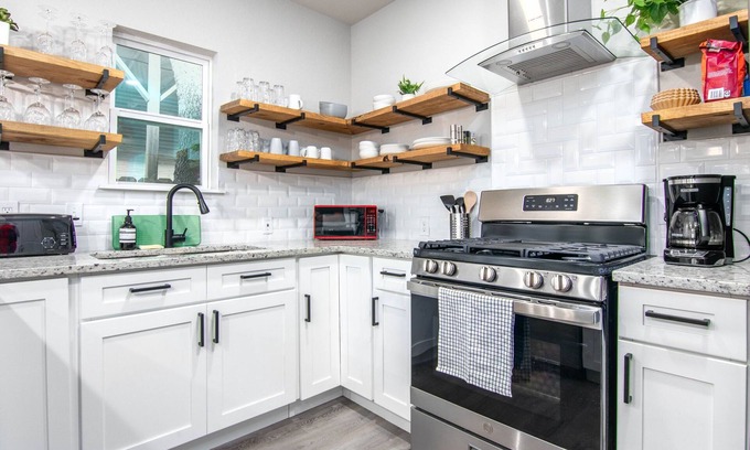 Denver Heights Casa | Modern and Stylish Family Home Near ATT&Riverwalk