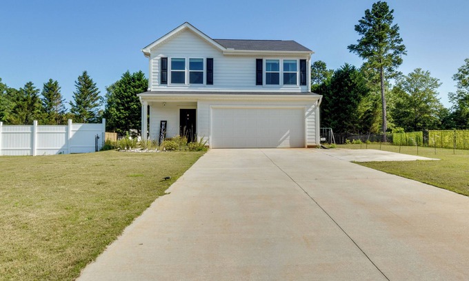 Anderson Casa | Modern Anderson Home w/ Fire Pit & Grill