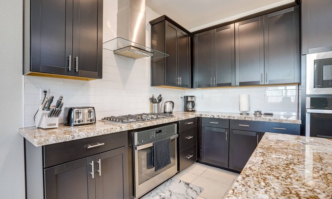 Antelope Casa | Modern Antelope Home: 14 Mi to Downtown Sacramento