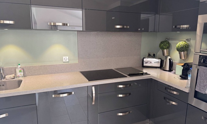 Abbazia Apartamento | Modern apartment with mountain views