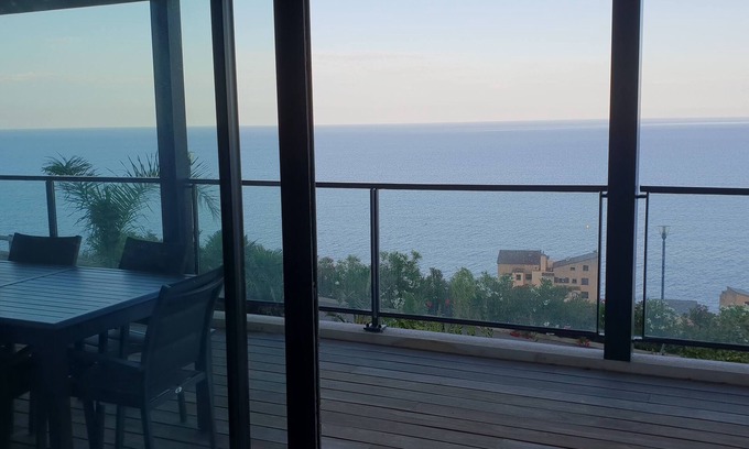 Ville-di-Pietrabugno Casa | Modern apartment with 180 degree sea view