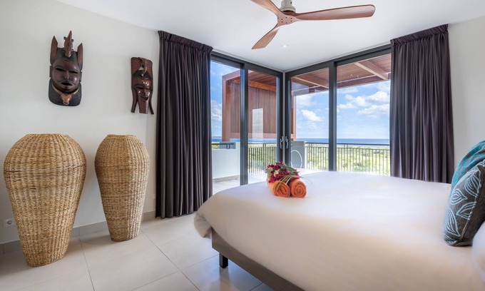 St. Marie Villa | Modern apartment w/ 180° sea views & shared pool