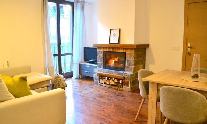 Esterri D'Aneu Apartamento | Modern apartament de muntanya amb llar de foc by RURAL D'ÀNEU