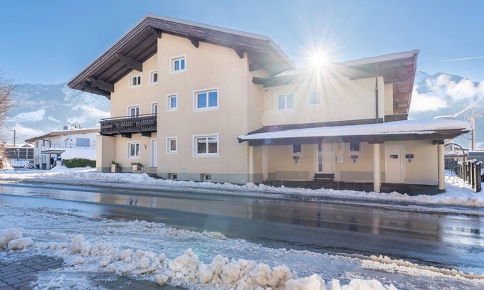Brixen im Thale Apartamento | Modern apartment with sunny balcony in Brixen village centre