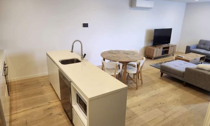 Airport West Apartamento | Modern Apartment Airport Area