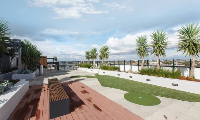 Brunswick East Apartamento | Over-East Retreat w/ Stunning Rooftop (Melbourne)