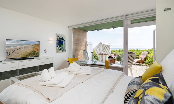 List Apartamento | Modern apartment with terrace, unique sea view and WLAN. Pets allowed.
