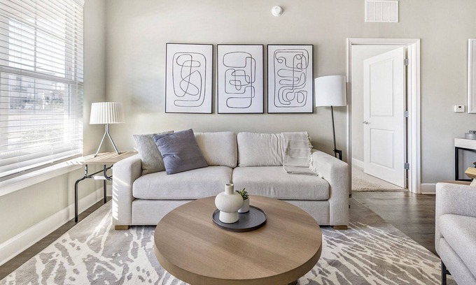 Paw Creek Apartamento | Modern Apartment in Prime Location (ID5876X32)
