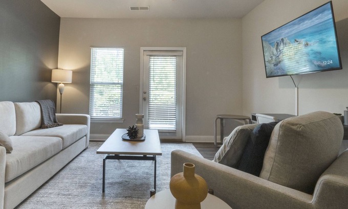 Johns Island Apartamento | Modern Apartment in Prime Location (ID9129X58)