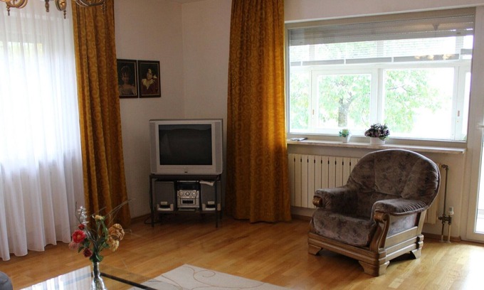 Roehrnbach Apartamento | Apartamento moderno en Goggersreut con terraza