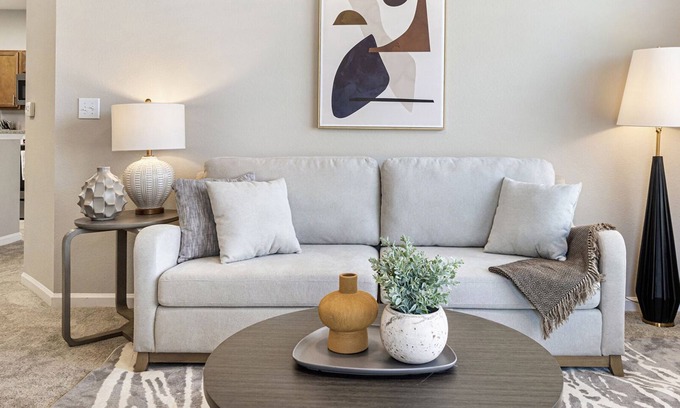 Mint Hill Apartamento | Modern Apartment in Prime Location (ID8243X3)