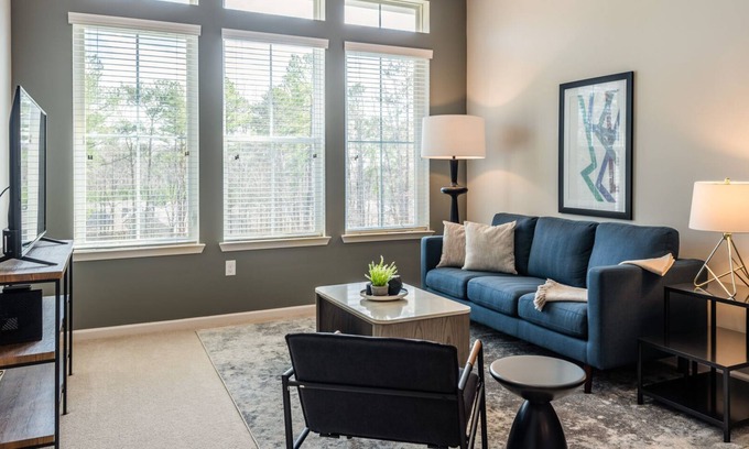 Bowling Green Apartamento | Modern Apartment in Prime Location (ID3589X29)