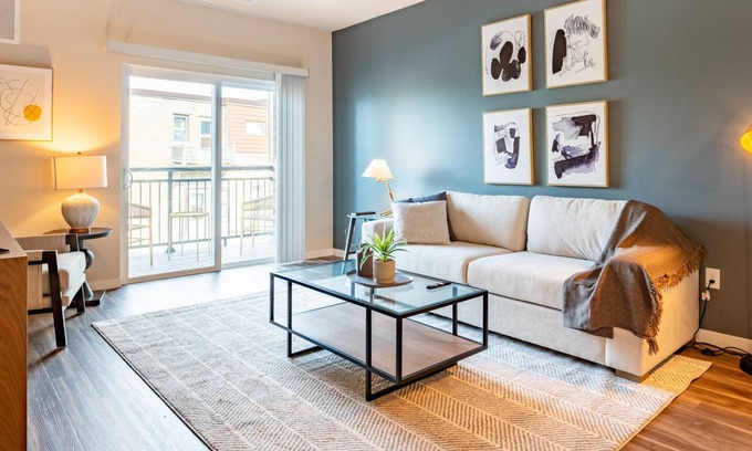 Brown Deer Apartamento | Modern Apartment in Prime Location (ID9985X43)
