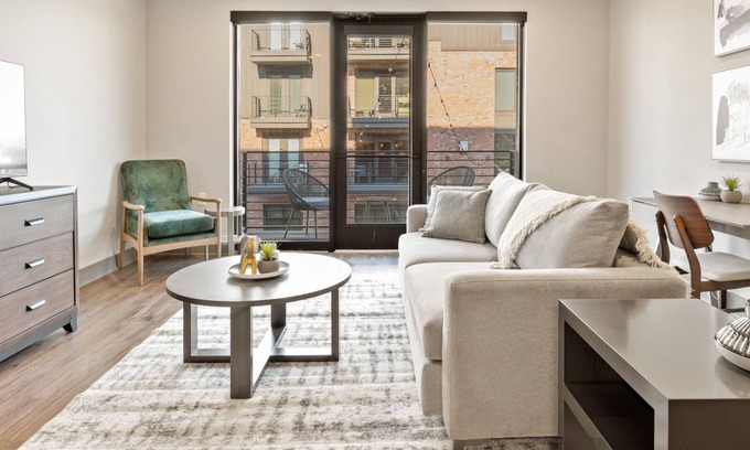 Mount Juliet Apartamento | Modern Apartment in Prime Location (ID7314X69)